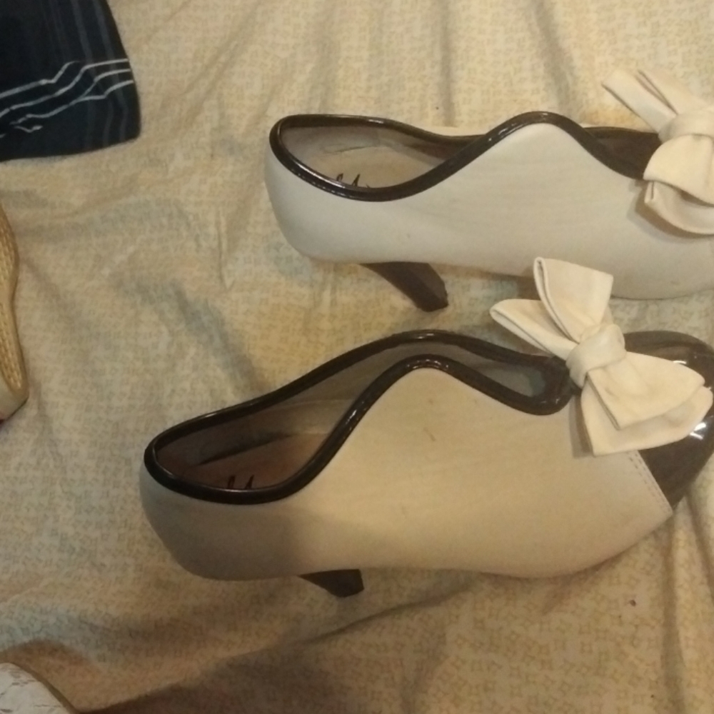 Heels - Picture 2 of 3